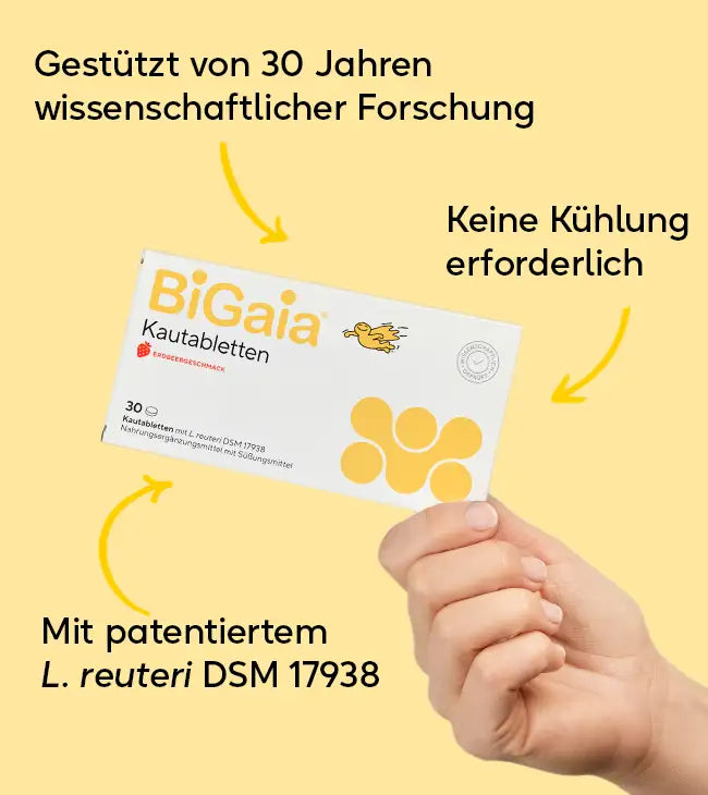 Eine Hand hält die BiGaia Packung. Text-Highlights: Gestützt von 30 Jahren wissenschaftlicher Forschung, mit patentiertem L. reuteri DSM 17938 und keine Kühlung erforderlich.